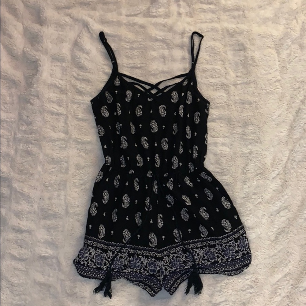 super cute black and white romper!